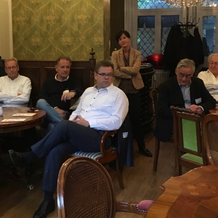 Zweiter Stuttgarter ArMiD-Stammtisch mit über 20 Teilnehmern